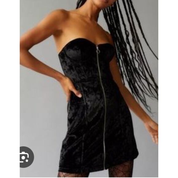 Urban Outfitters Black Strapless Zip Up Velvet Corset Mini Dress Size L NWT - Picture 1 of 6